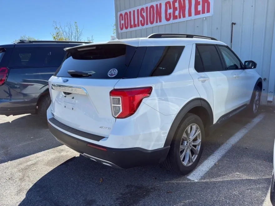 2022 Ford Explorer XLT photo 1