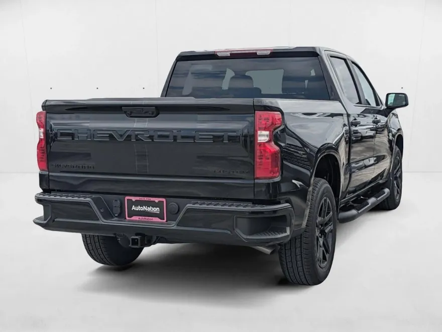 2025 Chevrolet Silverado 1500 Custom photo 1
