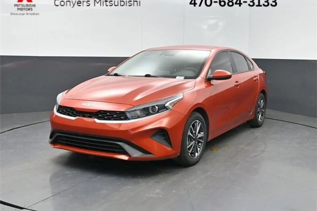 2023 Kia Forte LXS photo 1