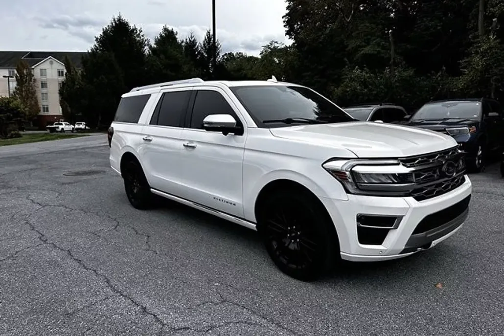 2023 Ford Expedition MAX Platinum photo 1