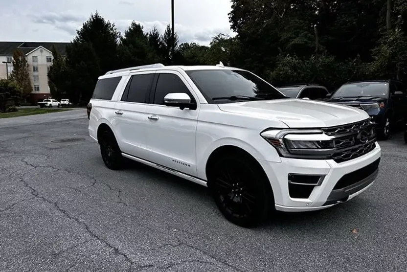 2023 Ford Expedition MAX Platinum photo 1