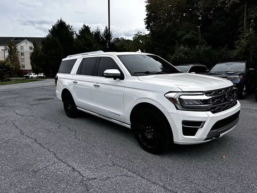 2023 Ford Expedition MAX Platinum photo 1