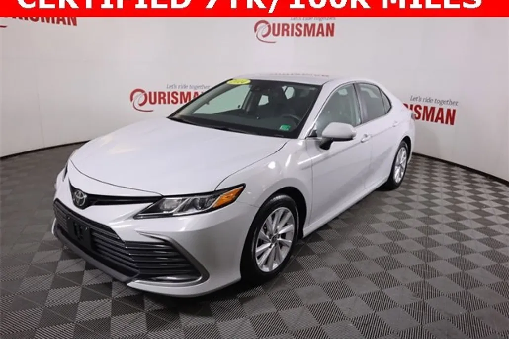 2024 Toyota Camry LE photo 1