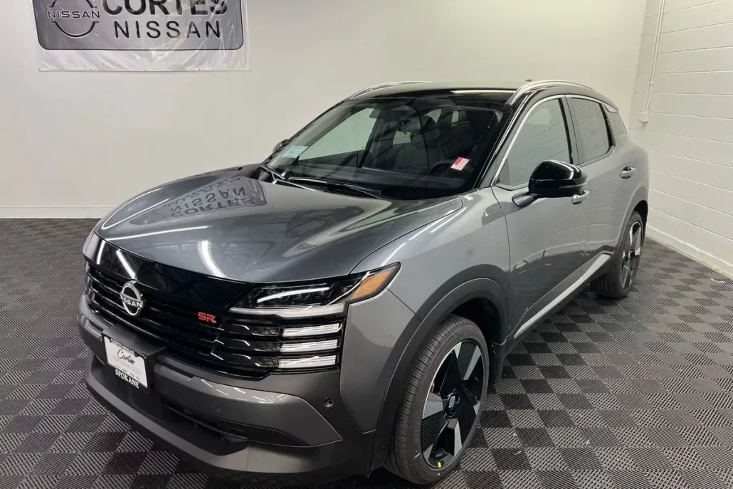 2025 Nissan Kicks SR photo 1