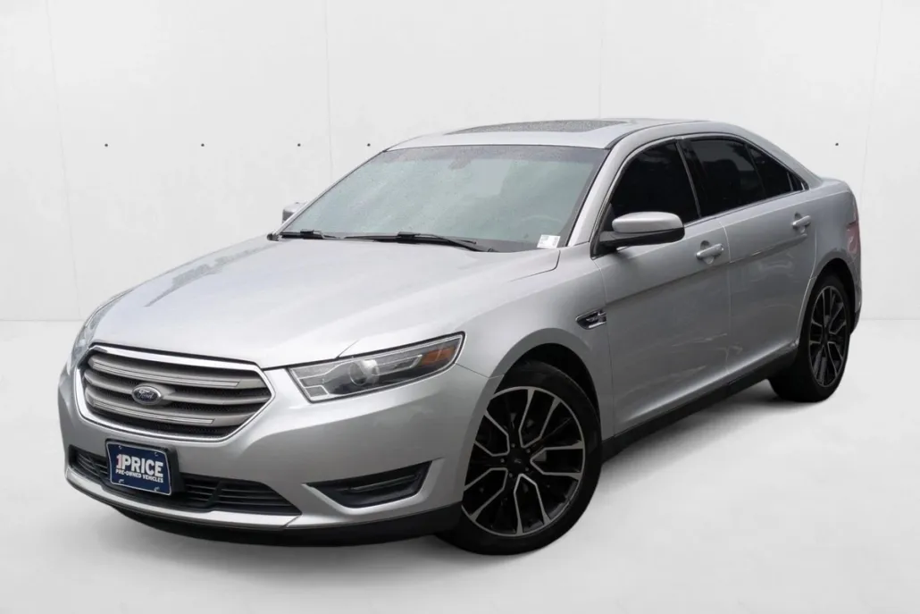 2017 Ford Taurus SEL photo 1