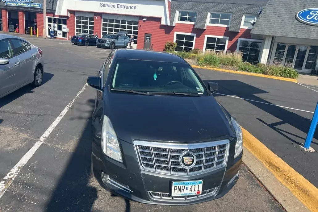 2013 Cadillac XTS Premium photo 1