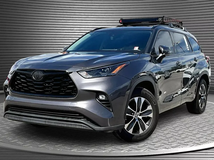 2022 Toyota Highlander XLE photo 1