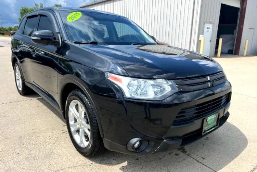 2015 Mitsubishi Outlander SE photo 1