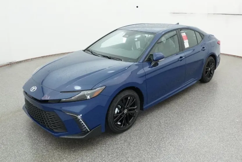 2025 Toyota Camry SE photo 1