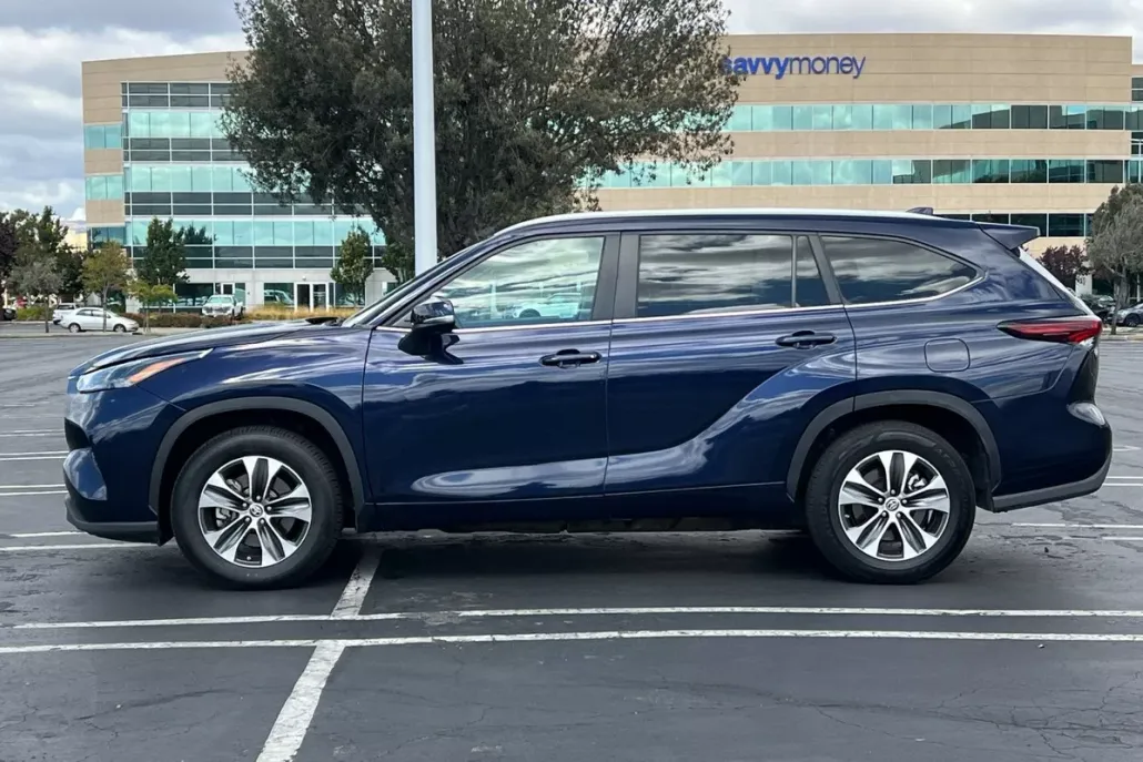 2024 Toyota Highlander XLE photo 1