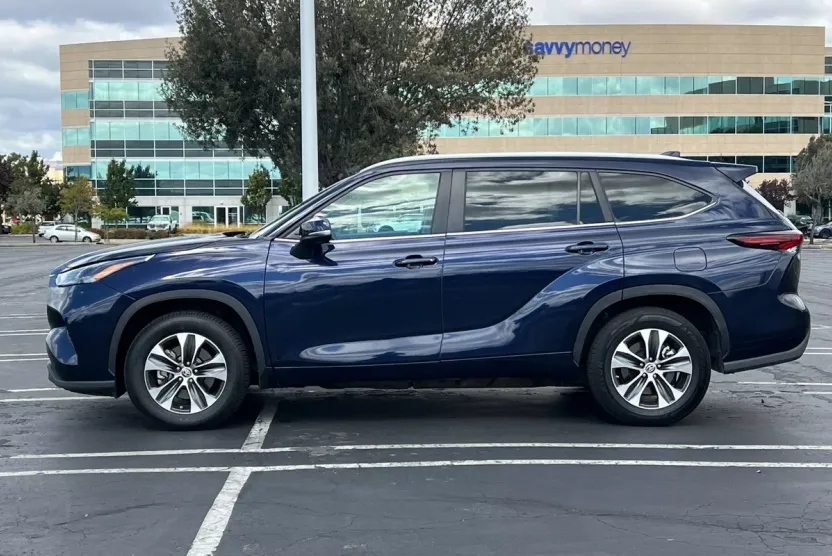 2024 Toyota Highlander XLE photo 1