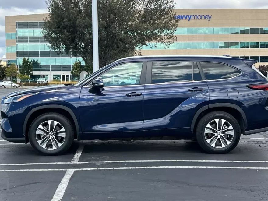 2024 Toyota Highlander XLE photo 1