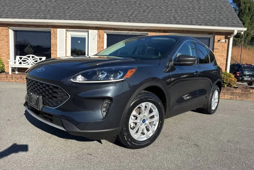2022 Ford Escape SE photo 1