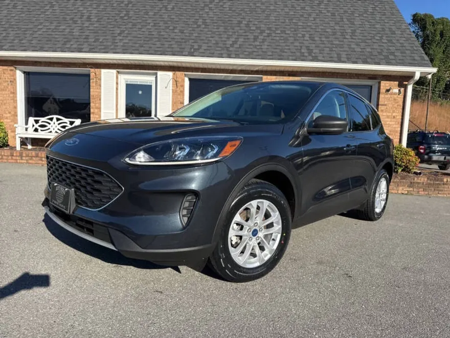 2022 Ford Escape SE photo 1