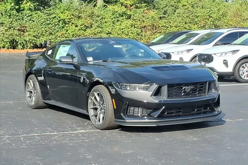 2025 Ford Mustang Dark Horse photo 1