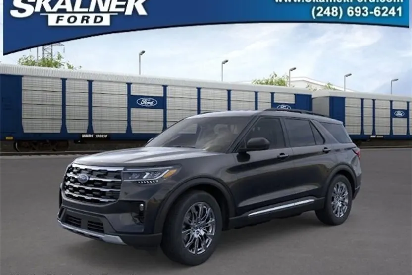 2025 Ford Explorer photo 1