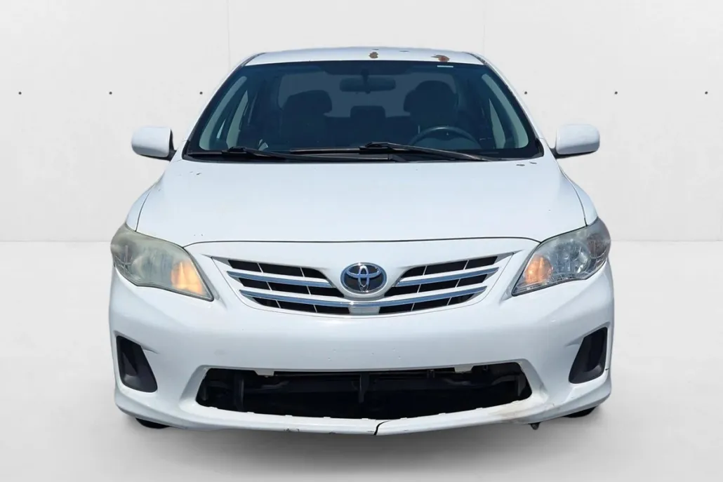 2013 Toyota Corolla LE photo 1