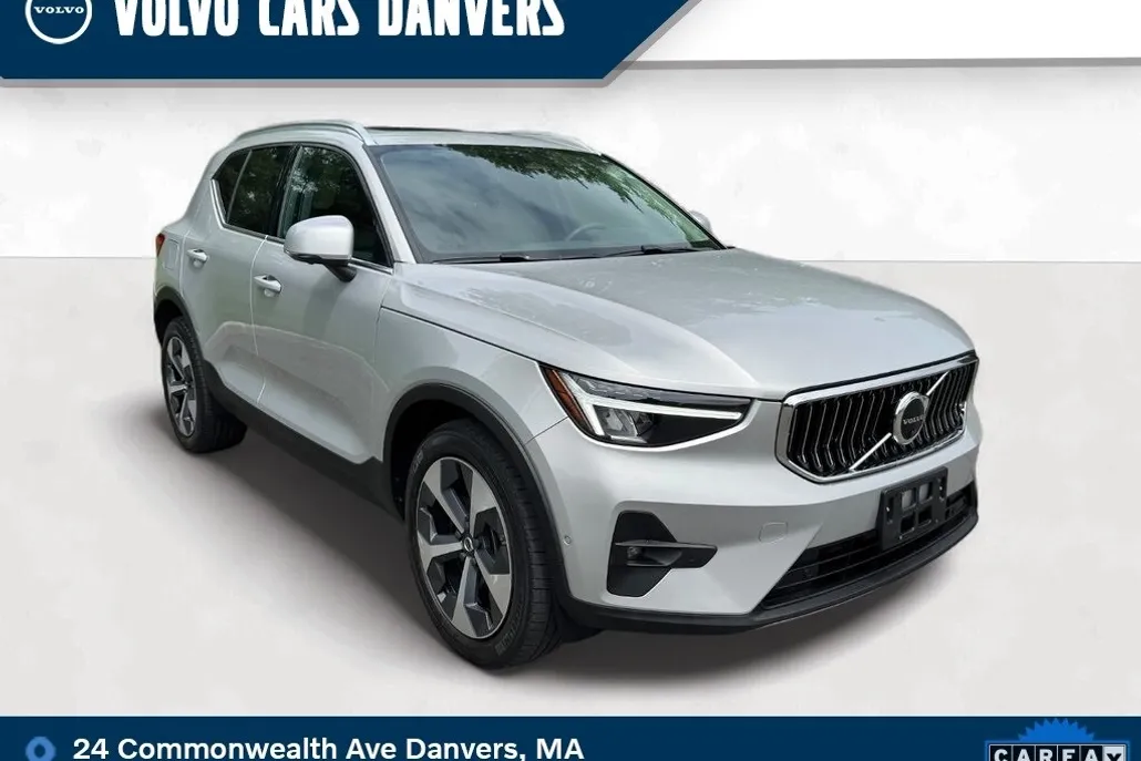 2023 Volvo XC40 Plus photo 1
