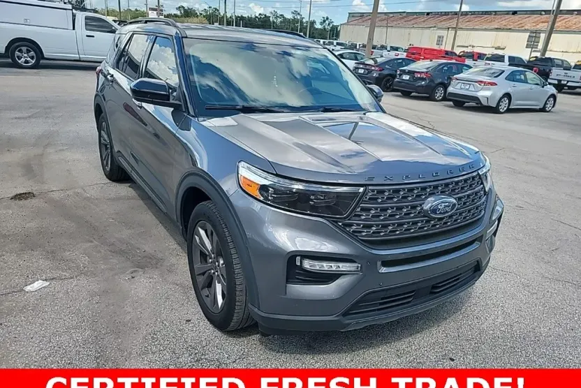 2022 Ford Explorer XLT photo 1