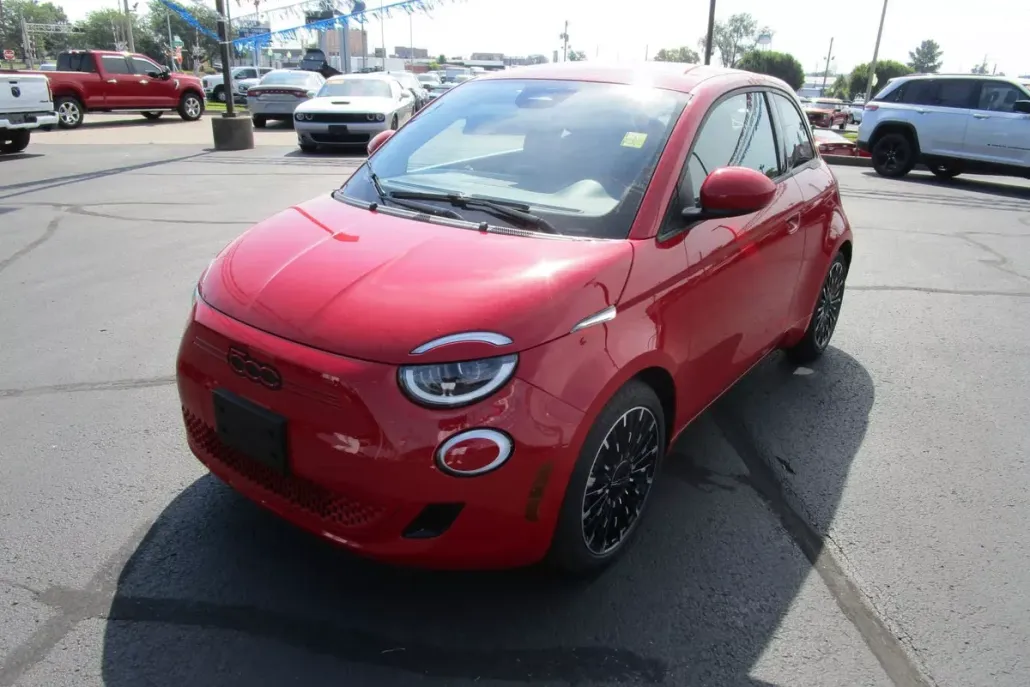 2024 Fiat 500e Red photo 1