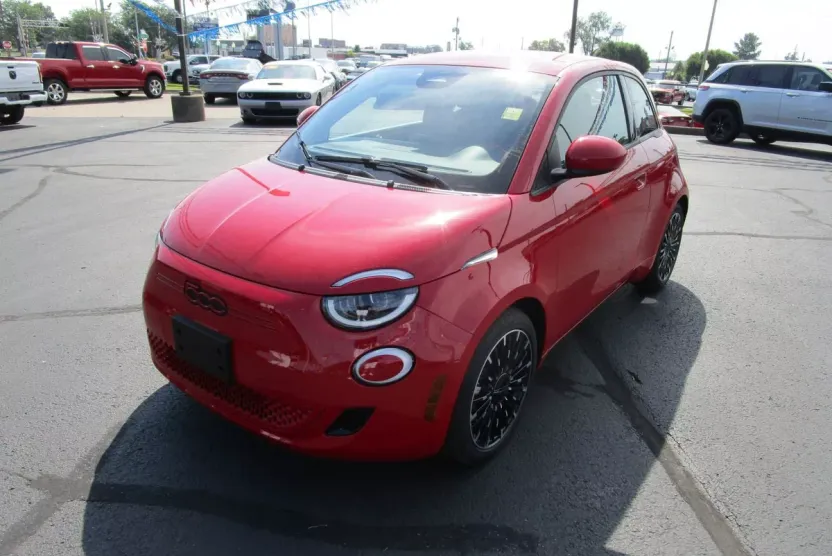 2024 Fiat 500e Red photo 1