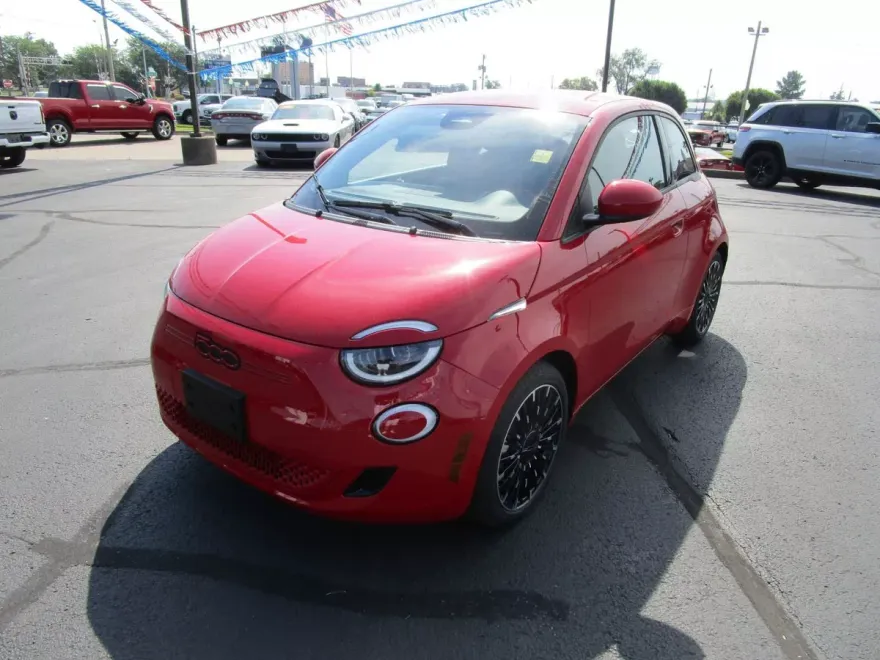 2024 Fiat 500e Red photo 1