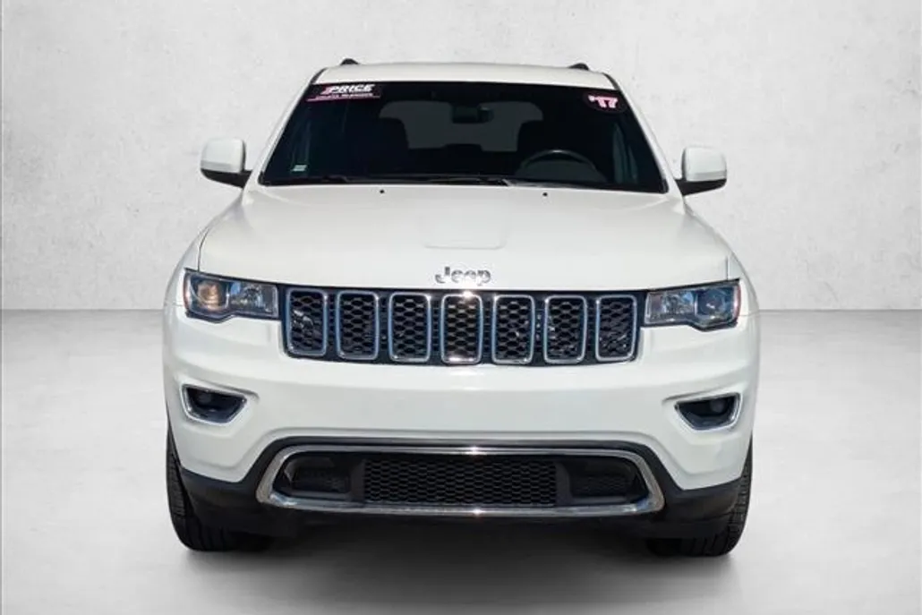 2017 Jeep Grand Cherokee Laredo Sport photo 1