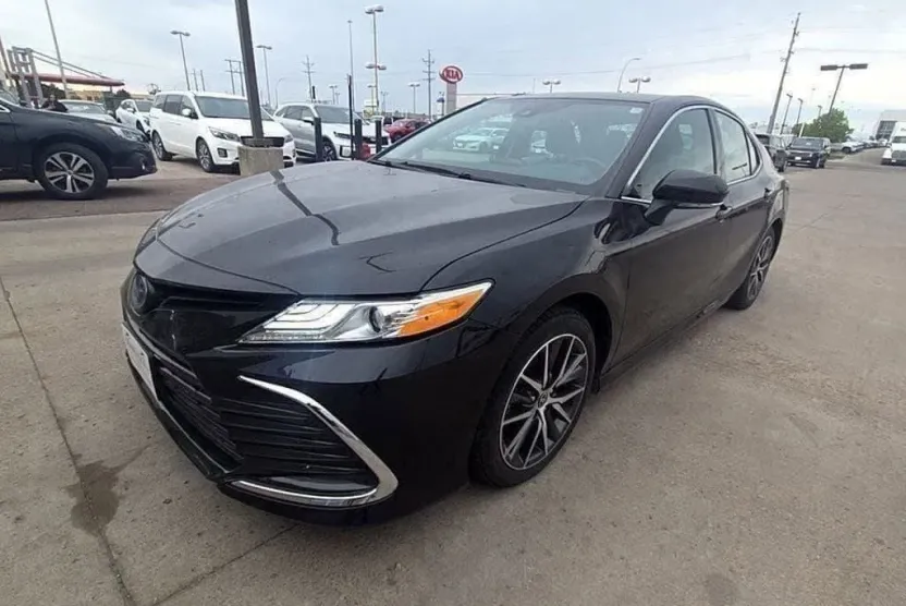 2023 Toyota Camry Hybrid XLE photo 1