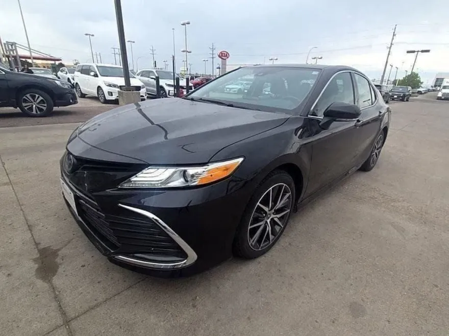 2023 Toyota Camry Hybrid XLE photo 1