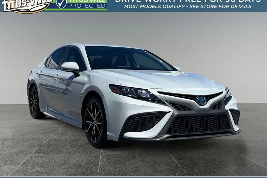 2022 Toyota Camry Hybrid SE photo 1