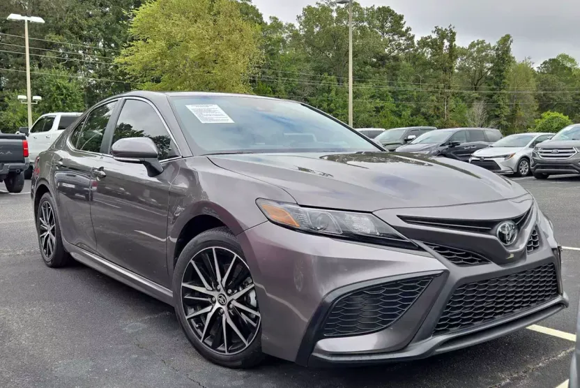 2024 Toyota Camry SE photo 1