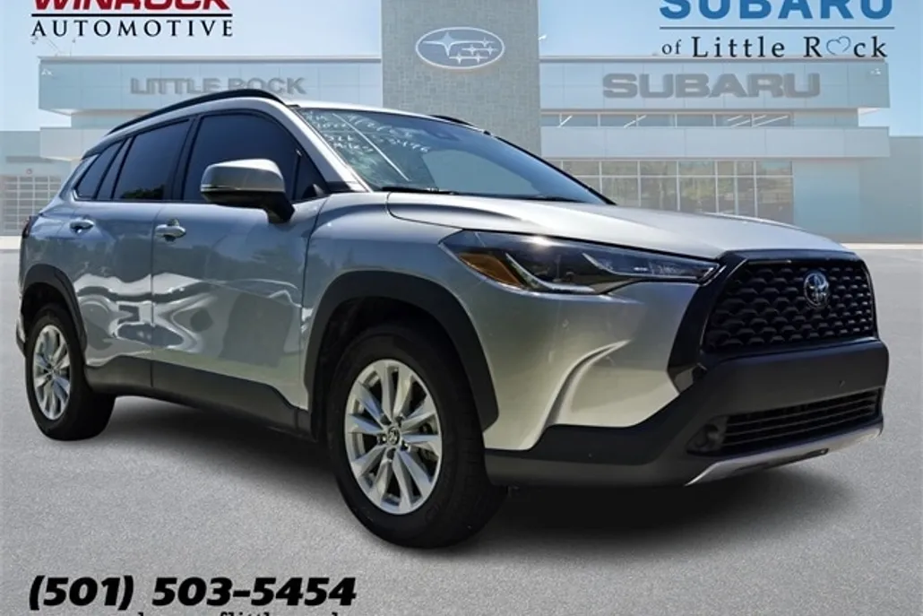 2022 Toyota Corolla Cross LE photo 1