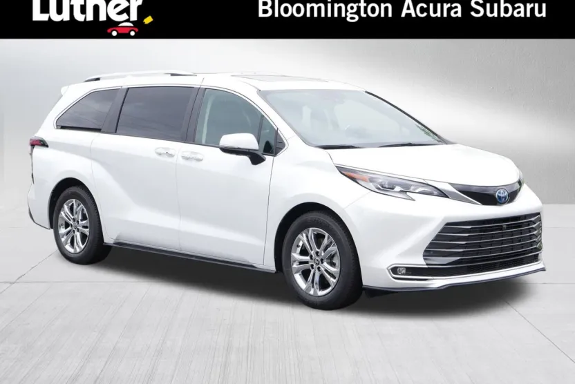 2022 Toyota Sienna Platinum photo 1