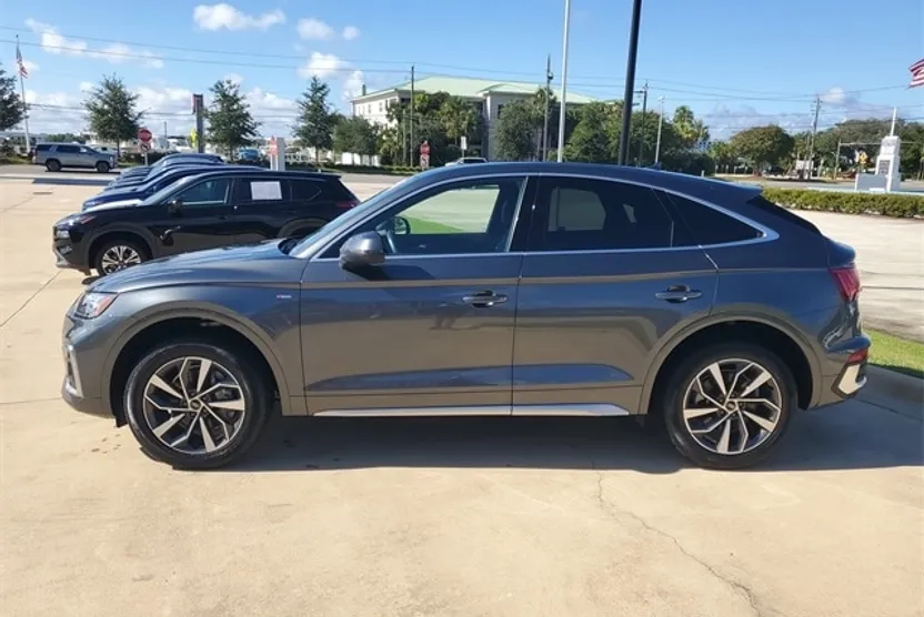 2023 Audi Q5 Sportback 45 S line Premium photo 1