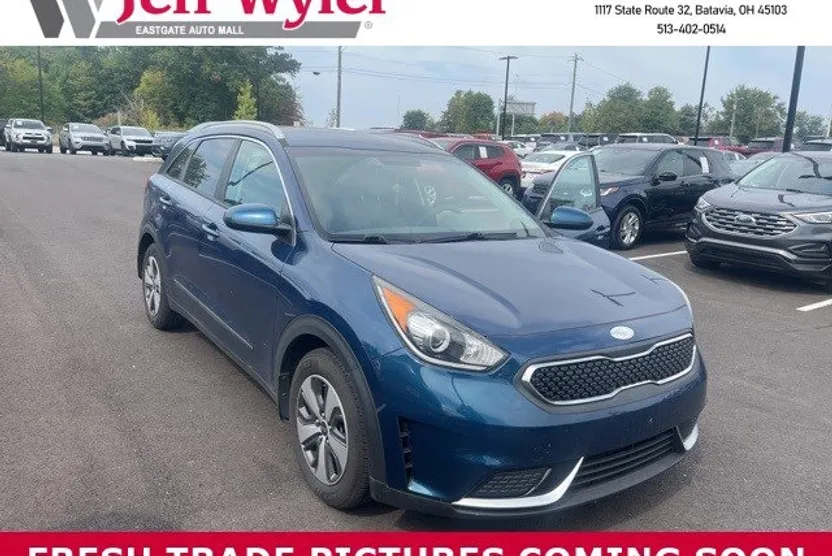 2017 Kia Niro LX photo 1