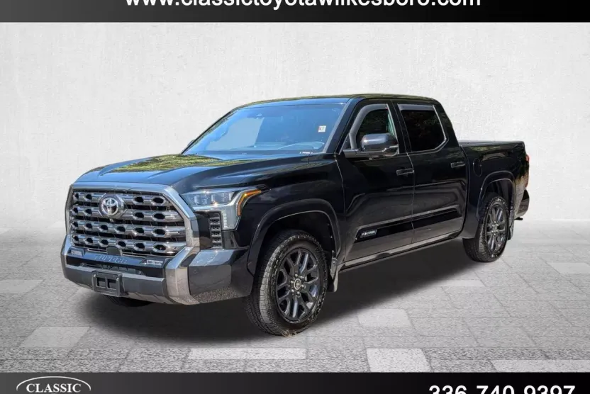 2022 Toyota Tundra Platinum photo 1