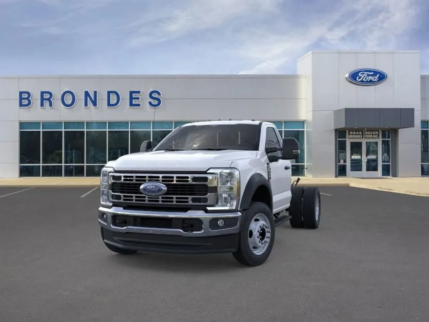 2025 Ford F-550 photo 1
