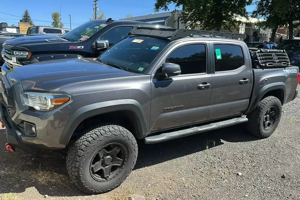 2018 Toyota Tacoma TRD Off-Road photo 1