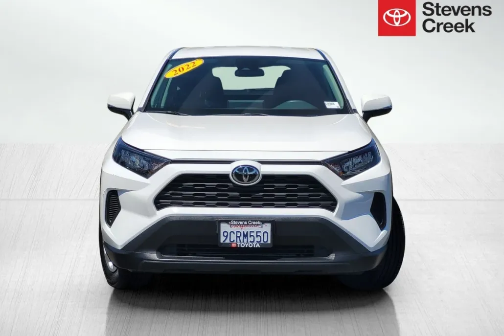 2022 Toyota RAV4 LE photo 1