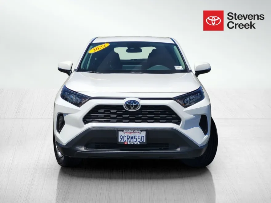 2022 Toyota RAV4 LE photo 1