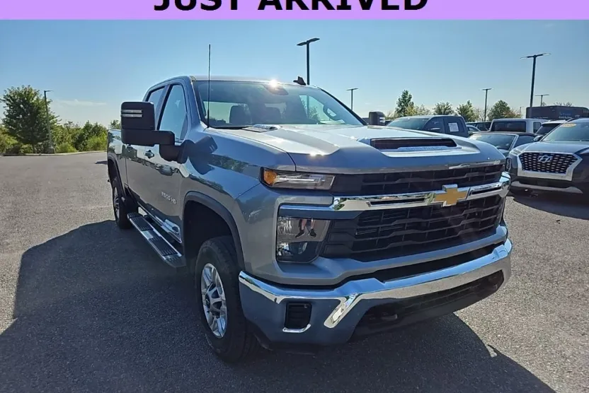 2024 Chevrolet Silverado LT photo 1