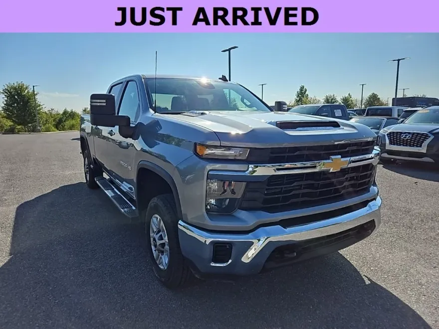 2024 Chevrolet Silverado LT photo 1