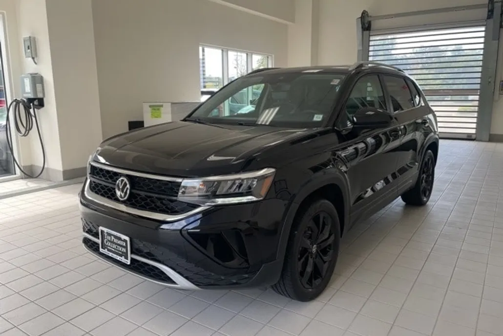 2022 Volkswagen Taos SE photo 1
