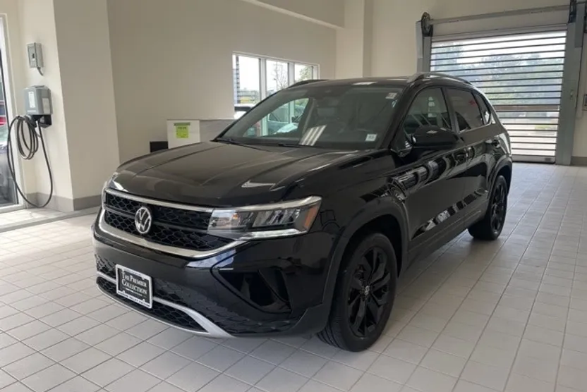 2022 Volkswagen Taos SE photo 1