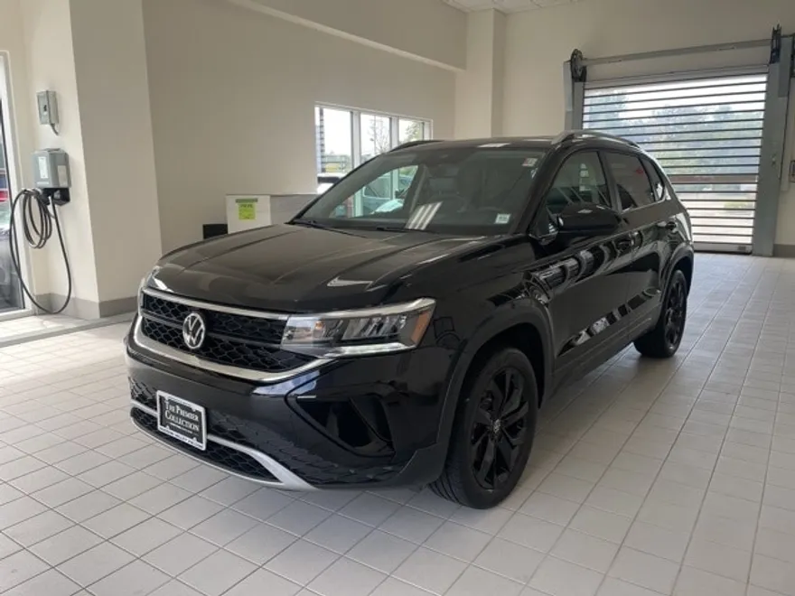 2022 Volkswagen Taos SE photo 1