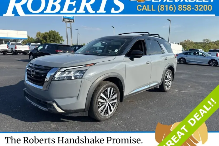 2022 Nissan Pathfinder Platinum photo 1