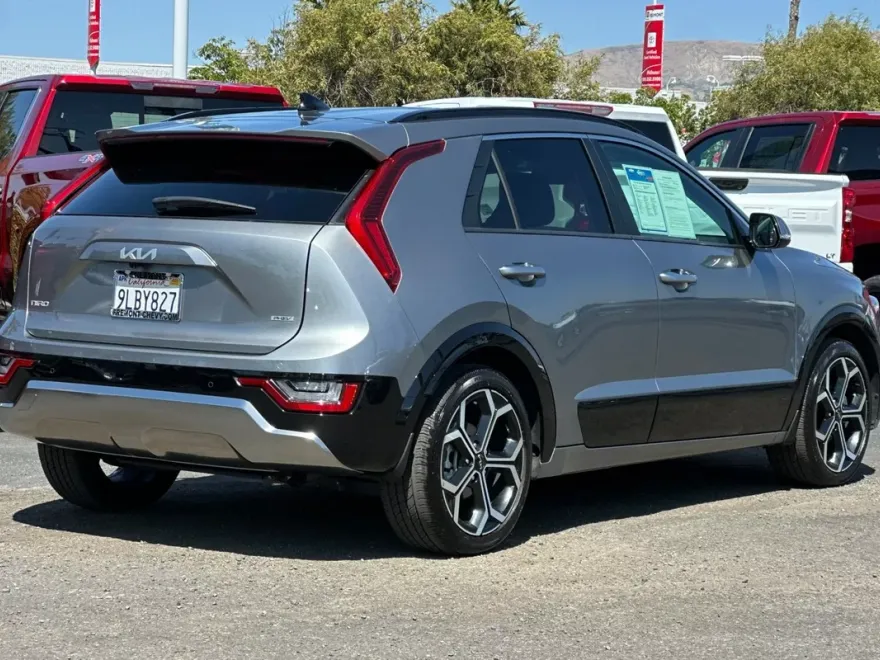 2024 Kia Niro Plug-In Hybrid SX Touring photo 1