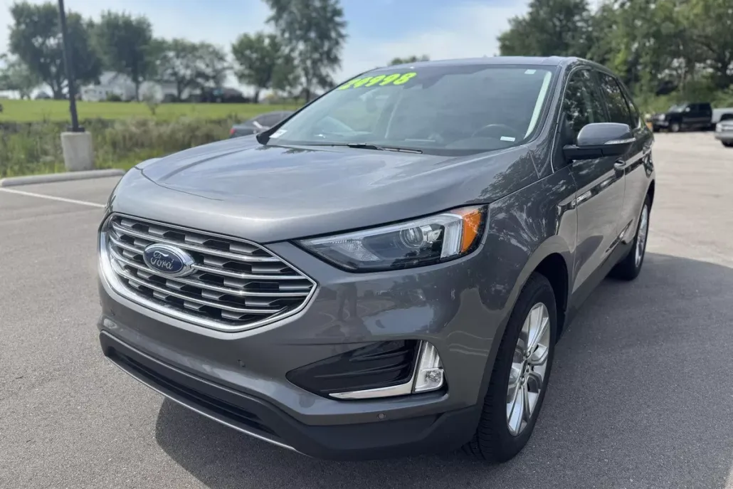 2022 Ford Edge Titanium photo 1