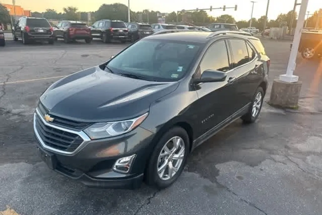 2020 Chevrolet Equinox LT photo 1