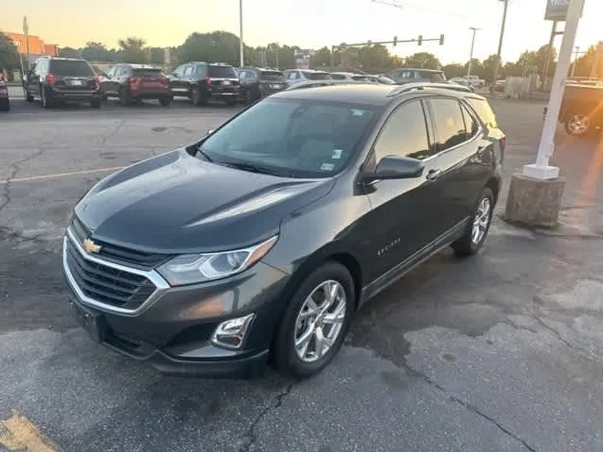 2020 Chevrolet Equinox LT photo 1